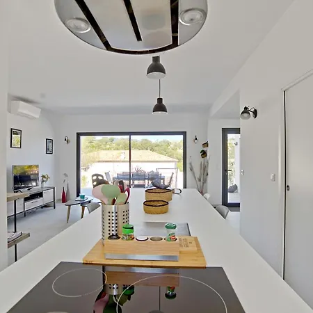 Amazing With Swimming Pool Near The Sea And Pinarellu - Welkeys